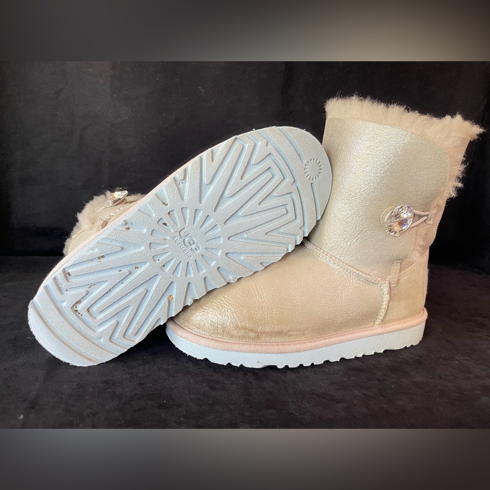 UGG DISNEY FROZEN ARENDELLE BAILEY BOOTS - Picture 7 of 11